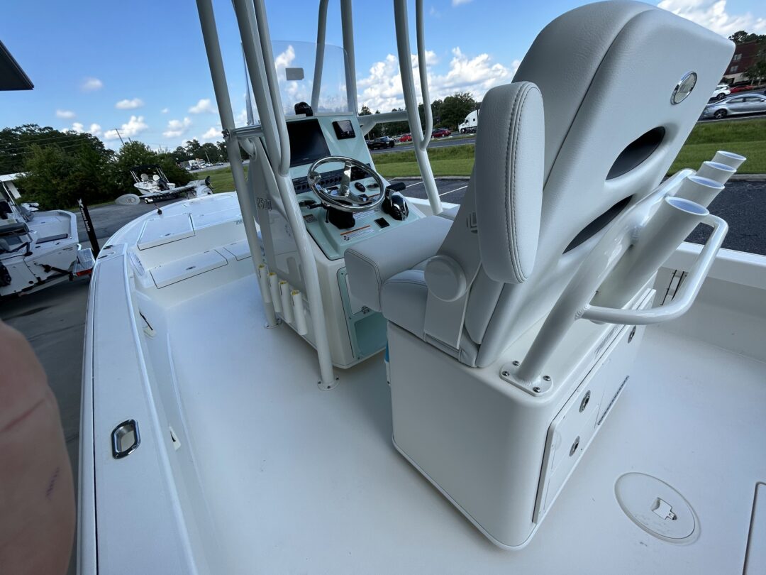 Pathfinder Hybrid 2500 For Sale | Custom Marine | Statesboro Savannah GA Boat Dealer_9