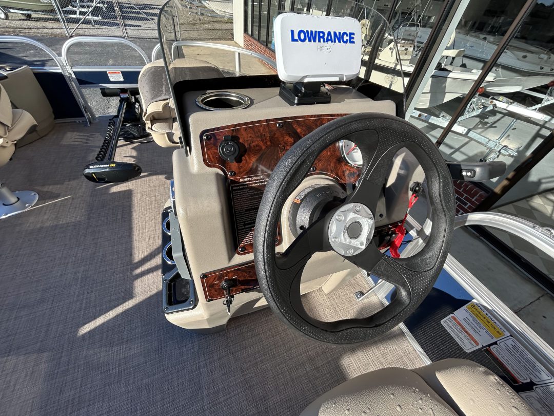 Sun Tracker Bass Buggy 18 For Sale | Custom Marine | Statesboro Savannah GA Boat Dealer_7