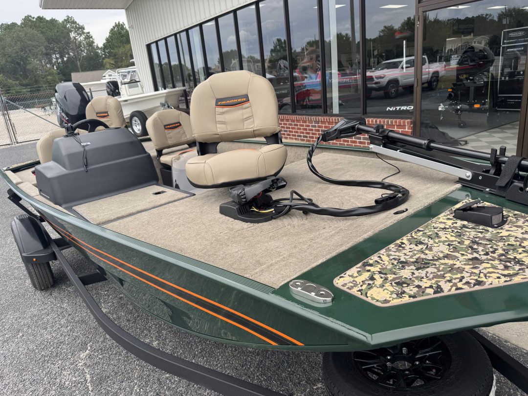 Tracker BassTracker Classic SE For Sale | Custom Marine | Statesboro Savannah GA Boat Dealer_13
