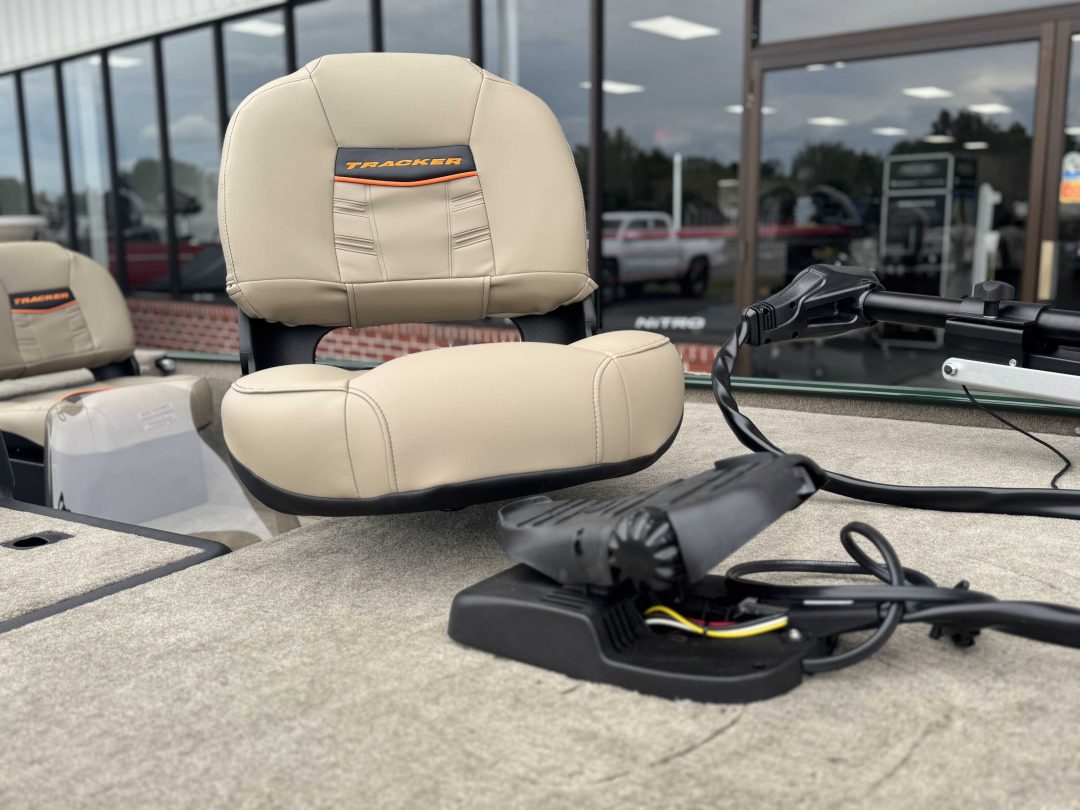 Tracker BassTracker Classic SE For Sale | Custom Marine | Statesboro Savannah GA Boat Dealer_9